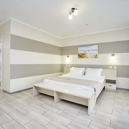 Family Hotel Happy Inn Zatoka Bagian luar foto