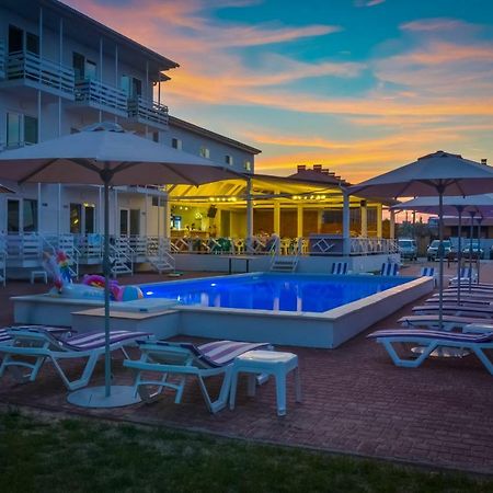 Family Hotel Happy Inn Zatoka Bagian luar foto