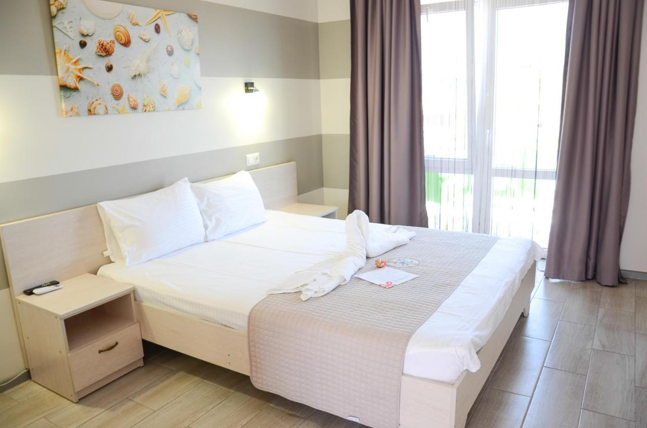 Family Hotel Happy Inn Zatoka Bagian luar foto