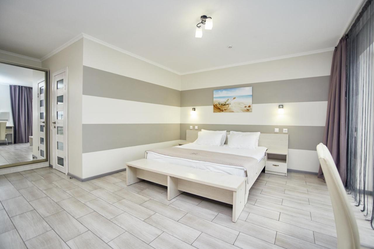 Family Hotel Happy Inn Zatoka Bagian luar foto