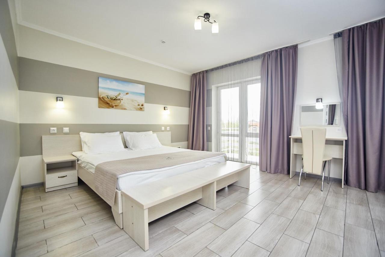 Family Hotel Happy Inn Zatoka Bagian luar foto