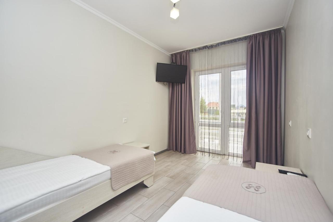 Family Hotel Happy Inn Zatoka Bagian luar foto