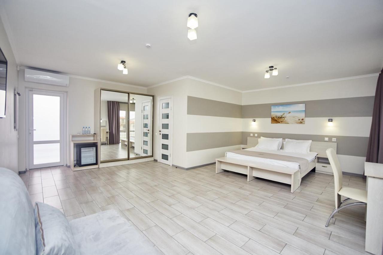 Family Hotel Happy Inn Zatoka Bagian luar foto