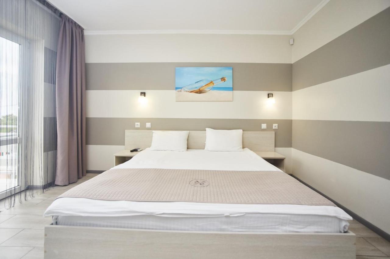 Family Hotel Happy Inn Zatoka Bagian luar foto