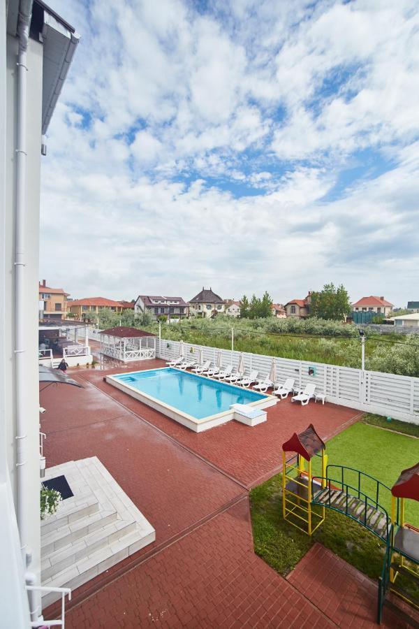 Family Hotel Happy Inn Zatoka Bagian luar foto