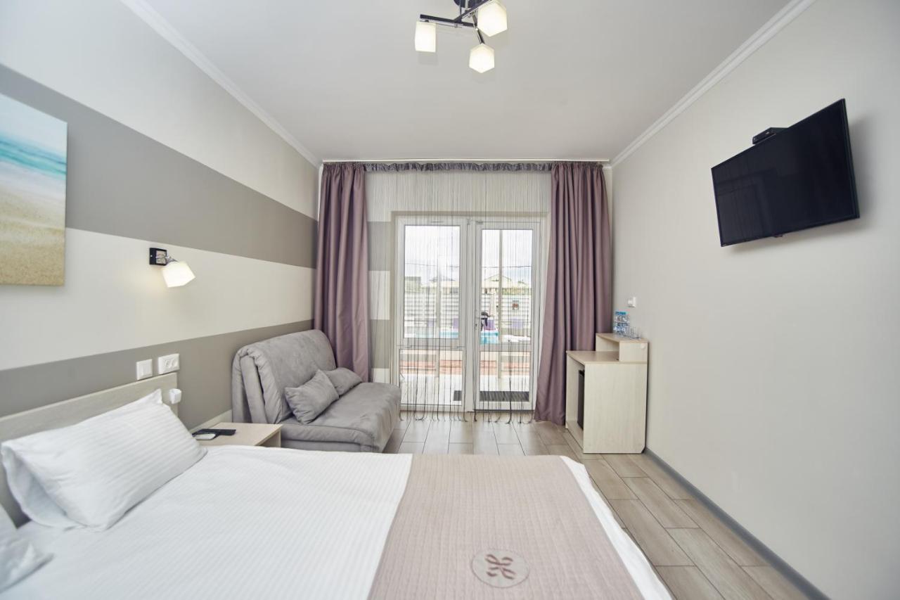 Family Hotel Happy Inn Zatoka Bagian luar foto