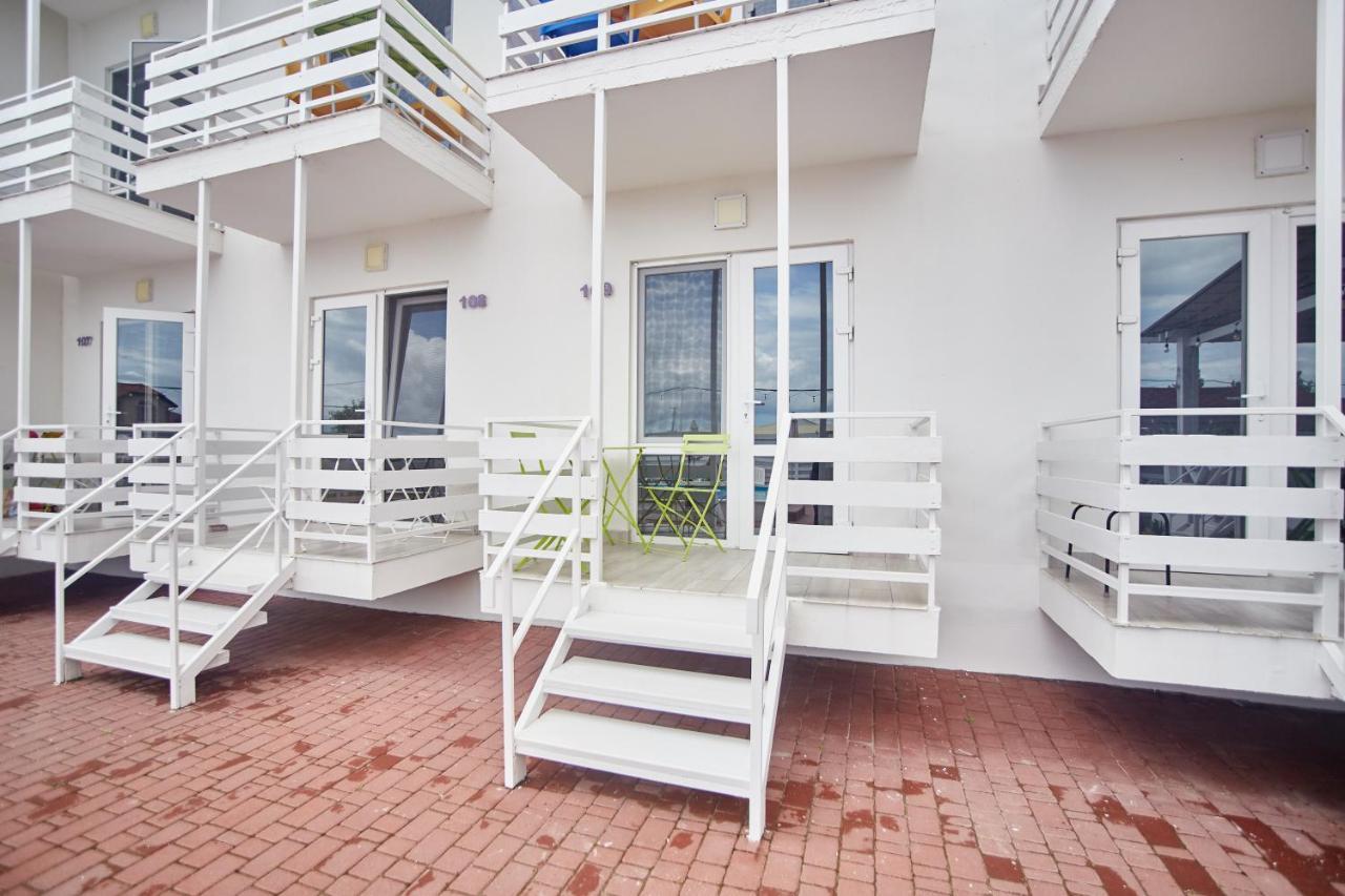 Family Hotel Happy Inn Zatoka Bagian luar foto