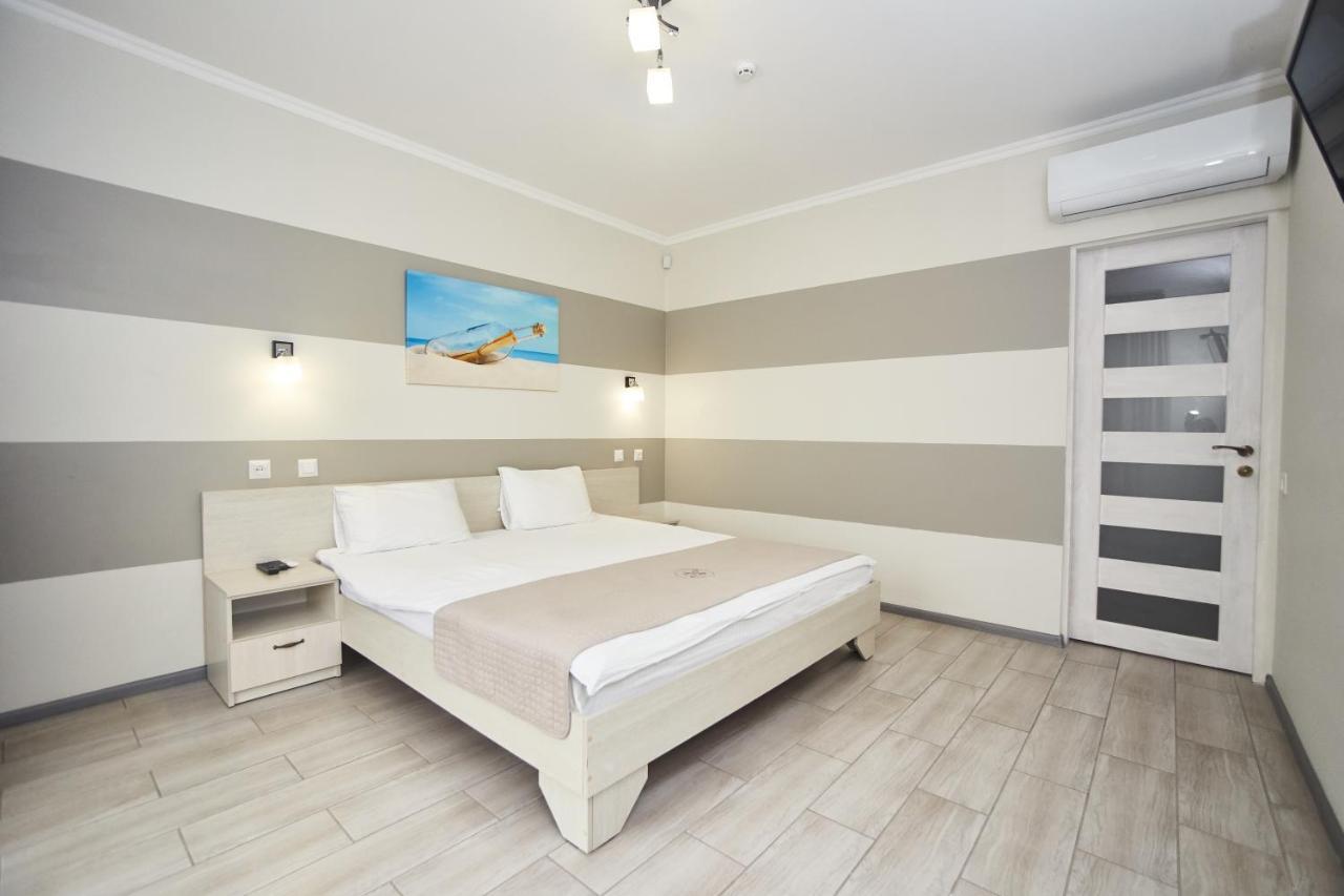Family Hotel Happy Inn Zatoka Bagian luar foto