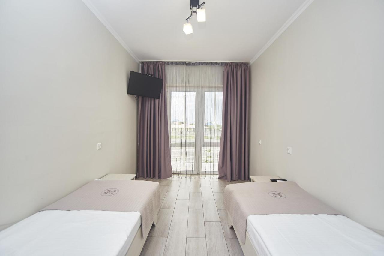 Family Hotel Happy Inn Zatoka Bagian luar foto