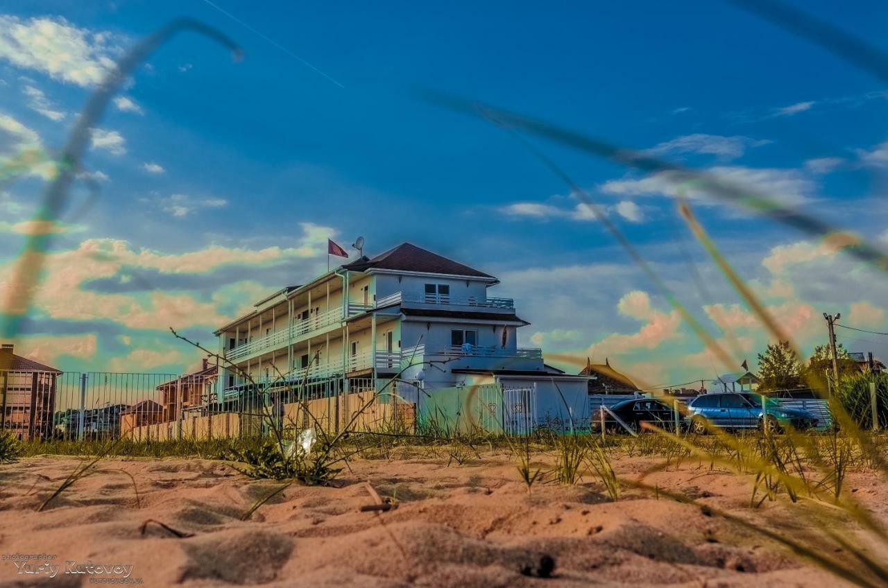 Family Hotel Happy Inn Zatoka Bagian luar foto